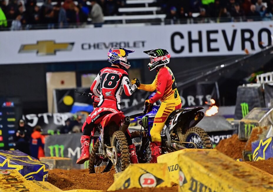 AMA Supercross 2024 - Birmingham: ancora vittorie per Jett Lawrence e Tom Vialle VIDEO