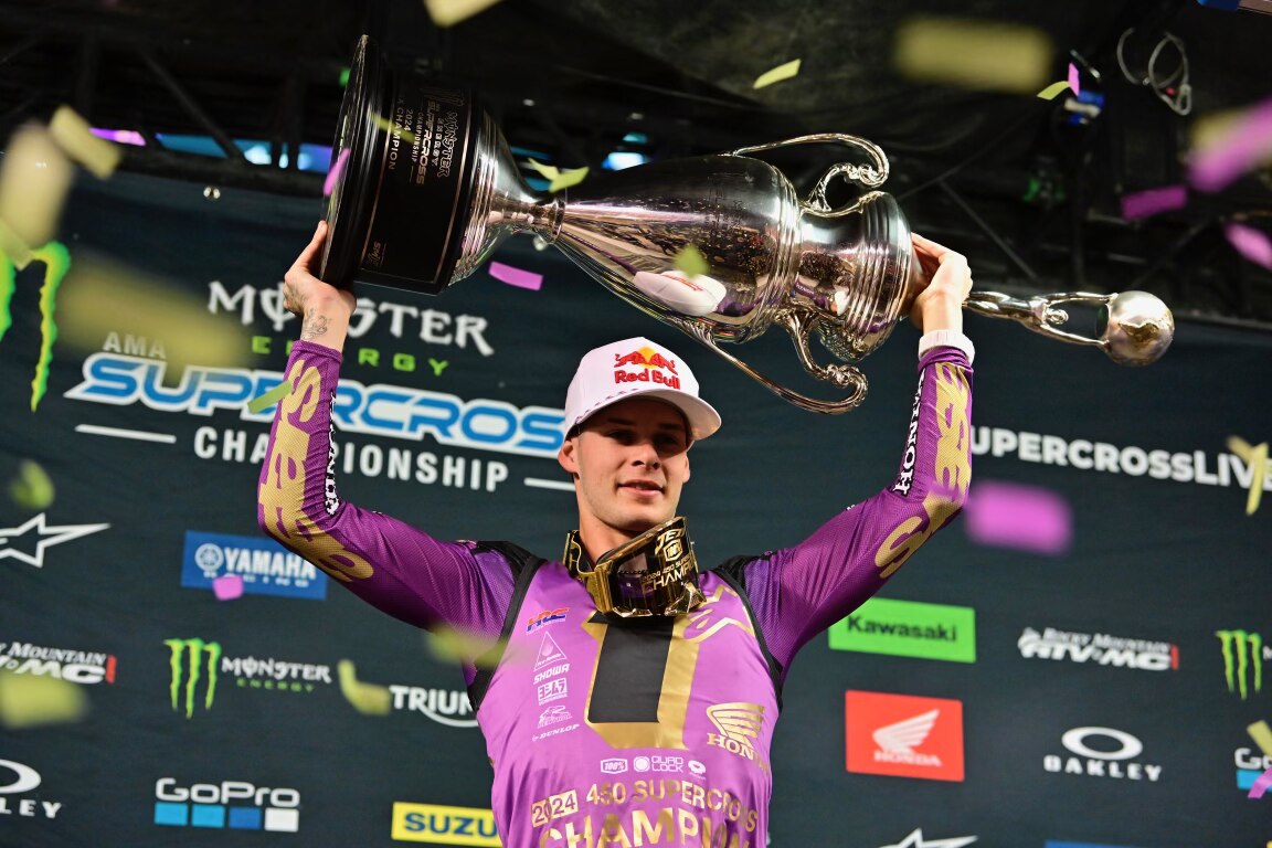 AMA Supercross: Jett Lawrence, Tom Vialle e RJ Hampshire Campioni 2024 - VIDEO AMA Supercross: Jett Lawrence, Tom Vialle e RJ Hampshire Campioni 2024 - VIDEO
