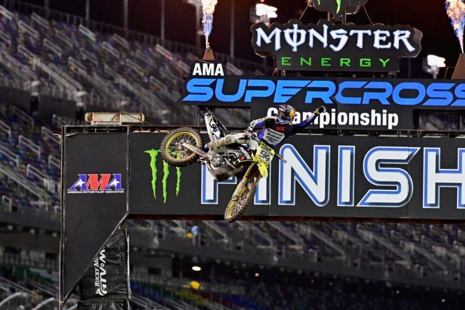 AMA Supercross 2025 - Ken Roczen e RJ Hampshire brillano a Daytona [VIDEO]