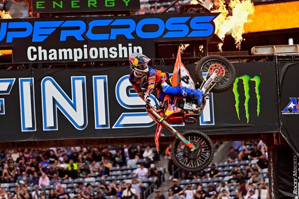 AMA Supercross 2025 - Chase Sexton si ripete a East Rutherford. 250 a Seth Hammaker [VIDEO]