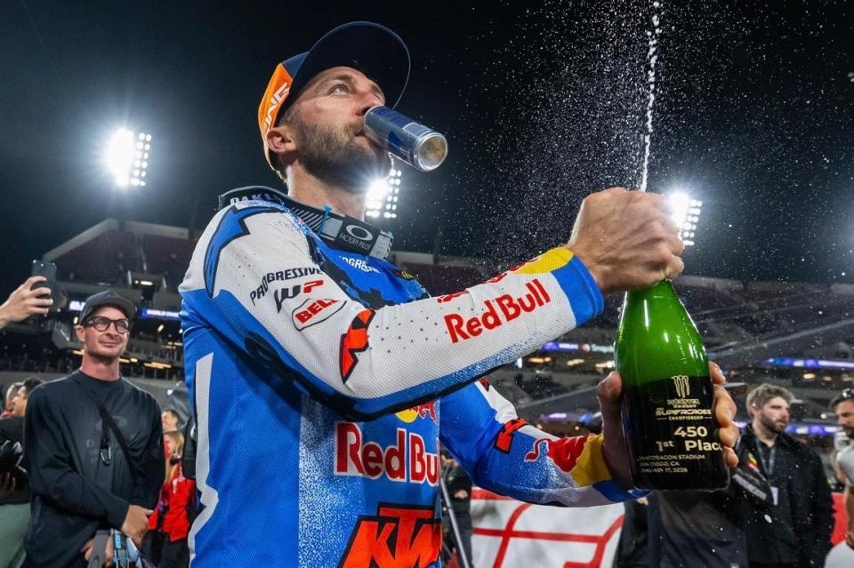 AMA Supercross 2026: Tomac si conferma e Deegan torna alla vittoria a  San Diego - VIDEO