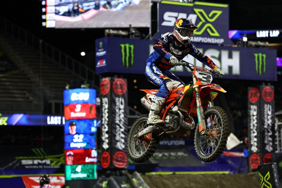 AMA Supercross 2026: a Seattle Tomac torna alla vittoria e Deegan continua a dominare - VIDEO