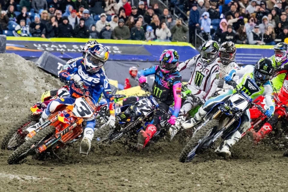 AMA Supercross 2026: a Seattle Tomac torna alla vittoria e Deegan continua a dominare, ma... - VIDEO