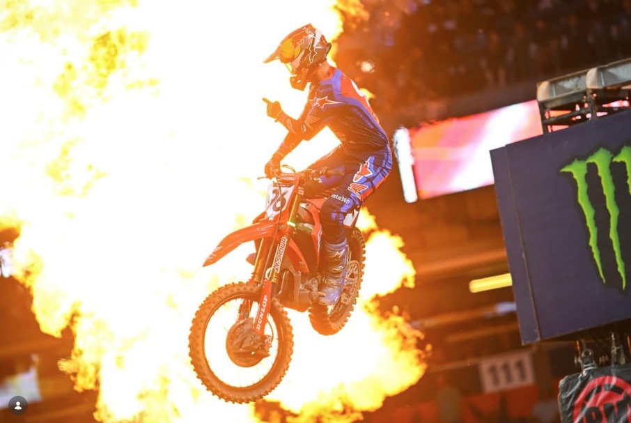 AMA Supercross 2026: Hunter Lawrence vince a Denver. Ken Roczen secondo - VIDEO