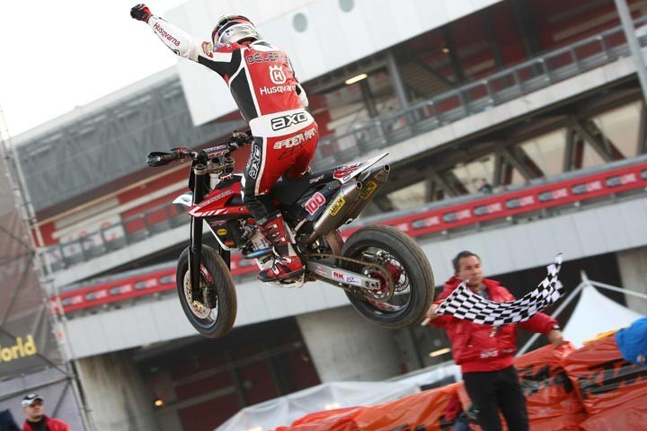 Supermoto all'EICMA. Delepine vince anche in fiera