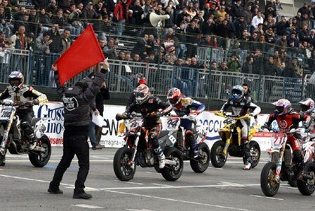 Motorshow: dominio di Gio Bussei. Barclaycard Superbikers Motorshow: dominio di Gio Bussei. Barclaycard Superbikers