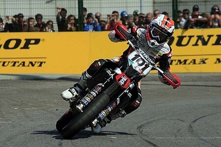 Mondiale Supermoto - GP Torino. Van Den Bosch e Gozzini i primi leader