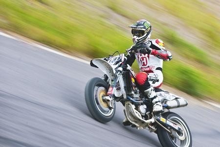 Mettet Superbiker 2010. Dominio di Mauno Hermunen