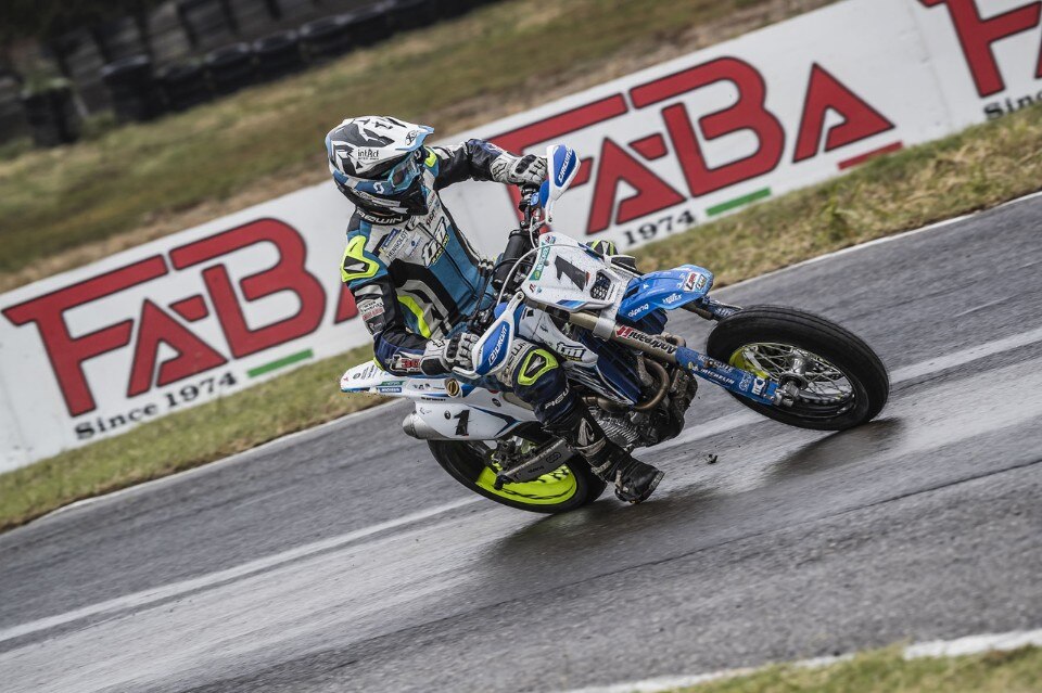 Lukas Hollbacher vince a Castelletto il GP della Lombardia Supermoto