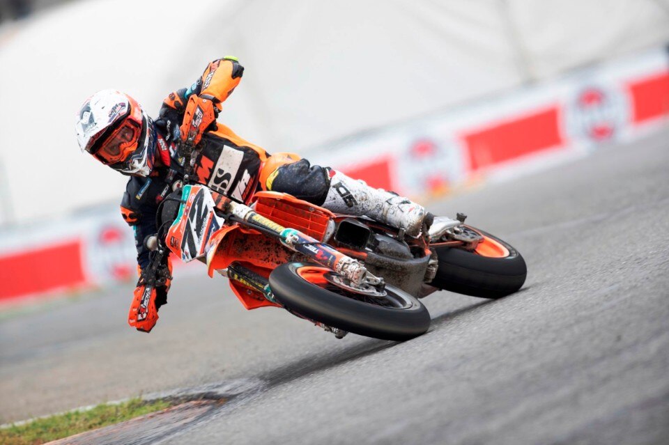 Lukas Hollbacher vince a Castelletto il GP della Lombardia Supermoto Lukas Hollbacher vince a Castelletto il GP della Lombardia Supermoto
