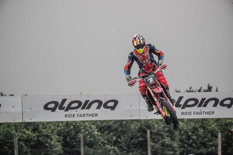 Mondiale Supermoto: Schmidt vince il GP del Piemonte a Busca e conquista la tabella rossa di leader