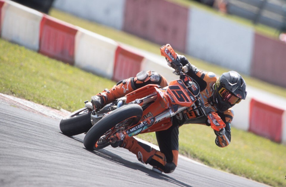 Mondiale Supermoto: Julen Avila Cortes vince un GP di Polonia pieno di sorprese
