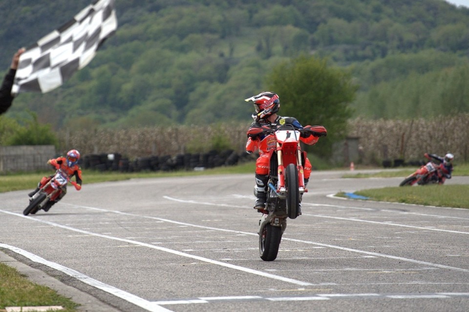 Internazionali d’Italia supermoto: doppietta di Sammartin a Limatola Internazionali d’Italia supermoto: doppietta di Sammartin a Limatola