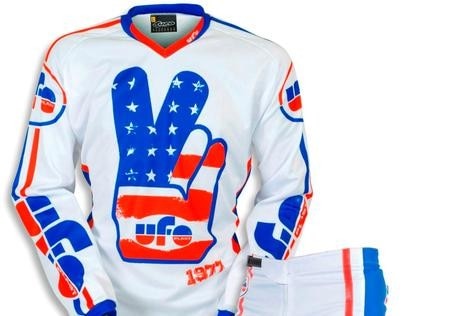 Novità Ufo Plast. Linea abbigliamento vintage