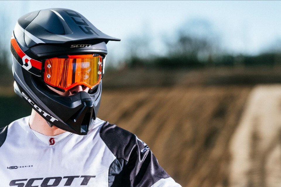 Scott presenta la nuova maschera Fury  Scott presenta la nuova maschera Fury