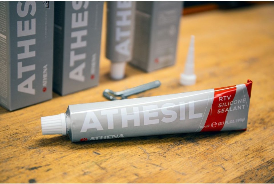 Athena presenta la nuova guarnizione liquida Athesil