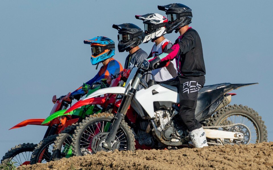 Nuovi completi Acerbis MX22 Nuovi completi Acerbis MX22