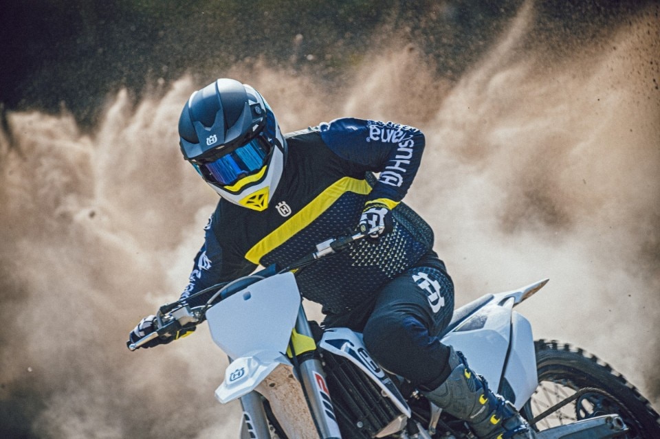 Husqvarna presenta la linea abbigliamento 2022