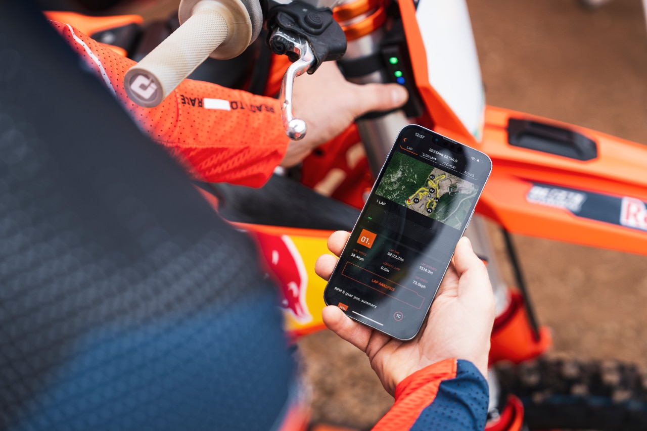 Con la Connectivity Unit Offroad di KTM avrai un “trattamento factory”  Con la Connectivity Unit Offroad di KTM avrai un “trattamento factory”