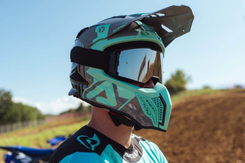 Acerbis presenta il casco AIRSTRIKE-C