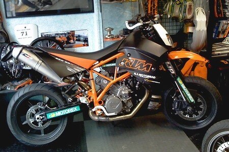 KTM 950 SMR "Kriegmachine". Bicilindrico da battaglia
