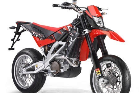 Aprilia SXV 450/550: prova al pubblico. Un sabato di traverso Aprilia SXV 450/550: prova al pubblico. Un sabato di traverso