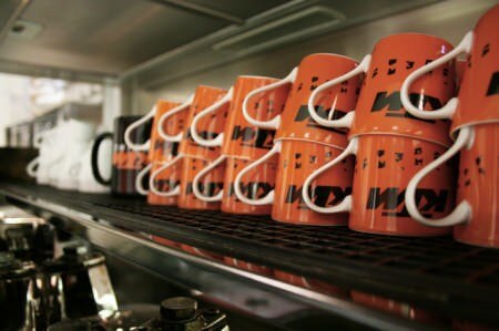 KTM Temporary Café. Dal 13 ottobre 2008 in Via Pietrasanta 14 a Milano