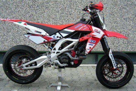 Aprilia SXV PMRH2O Replica. Bicilindrico da campioni