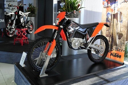 La FIM promuove i veicoli elettrici. Presentati i modelli KTM e Quantya
