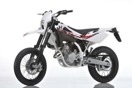 Novità Husqvarna. TE 125 e SMS 4, le nuove quattro tempi da 125 cc