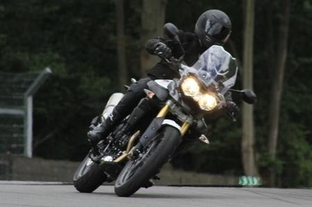 Triumph Adventure. Nuovi dettagli, foto e video