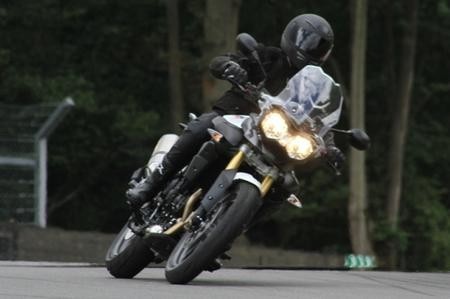 Triumph Adventure. Nuovi dettagli, foto e video