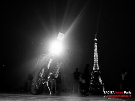 Tacita loves Paris. Una enduro in città