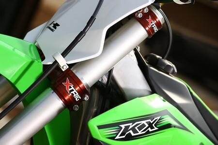Promozione Kawasaki KX450f my16. Un kit accessori in omaggio