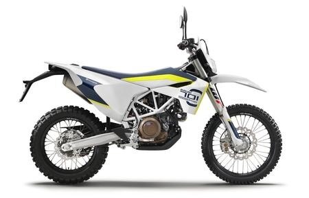 Husqvarna 701 Supermoto ed Enduro 2017. Più cavalli per tutti! Husqvarna 701 Supermoto ed Enduro 2017. Più cavalli per tutti!
