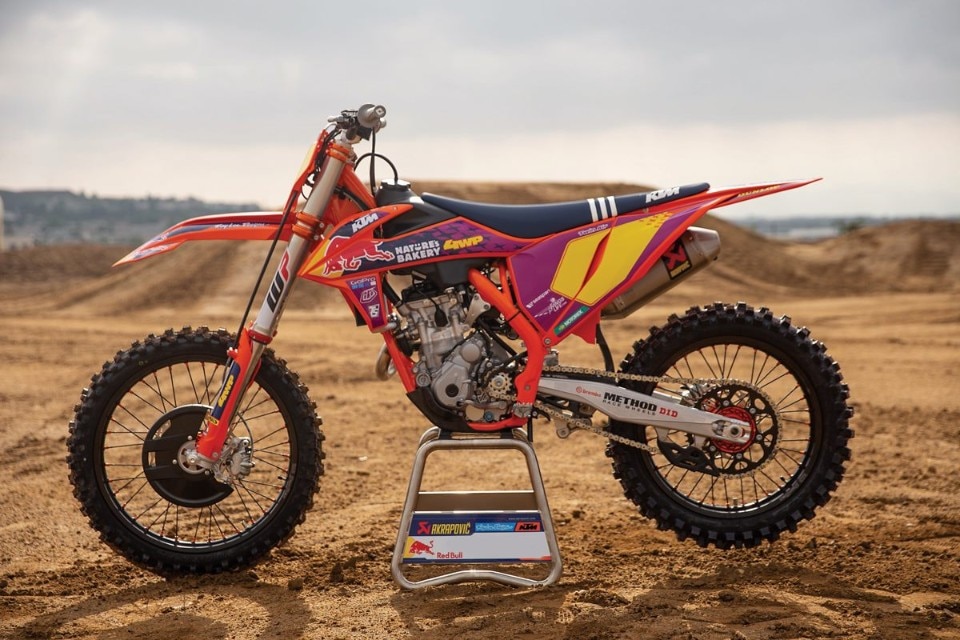 KTM presenta la 250 SX-F Troy Lee Designs 2021 KTM presenta la 250 SX-F Troy Lee Designs 2021