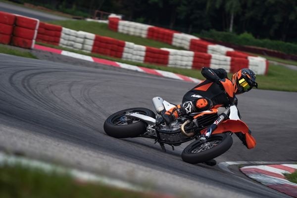 KTM punta alle supermoto: nuova SMR 2021 KTM punta alle supermoto: nuova SMR 2021