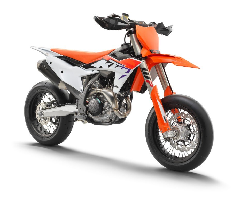 KTM presenta la nuova 450 SMR 2023