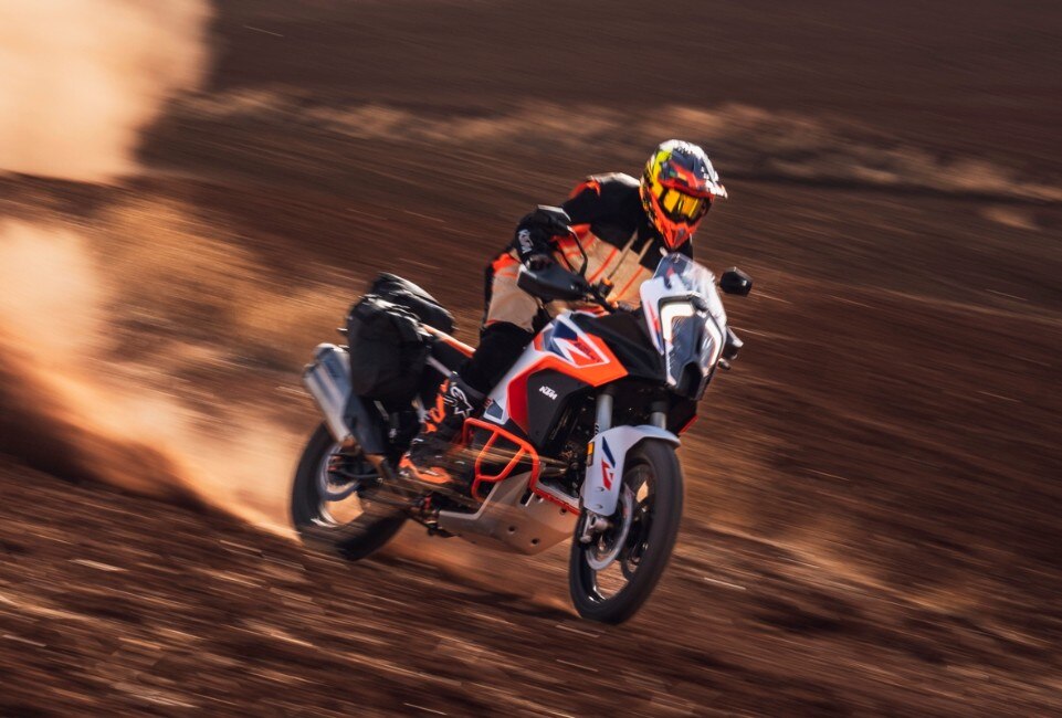 KTM 1290 Super Adventure R 2023: sempre più offroad