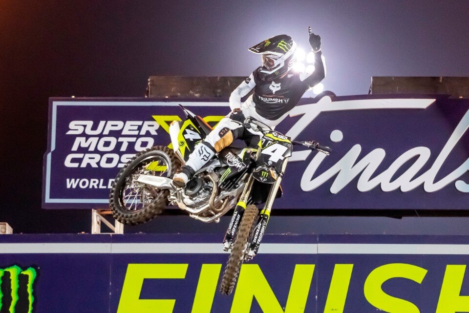 Debutta al Los Angeles Coliseum la Triumph 250 MX -VIDEO Debutta al Los Angeles Coliseum la Triumph 250 MX -VIDEO