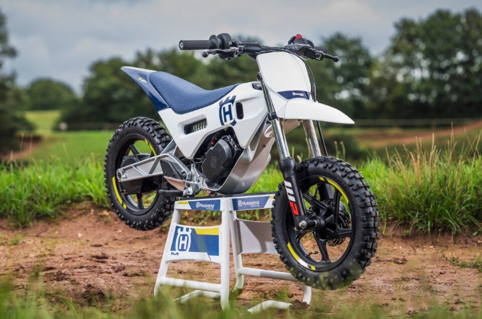 Husqvarna presenta la nuova Minicross elettrica EE 2