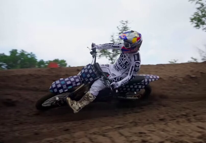 Sorpresa!  Ecco la CFMoto EVMX 