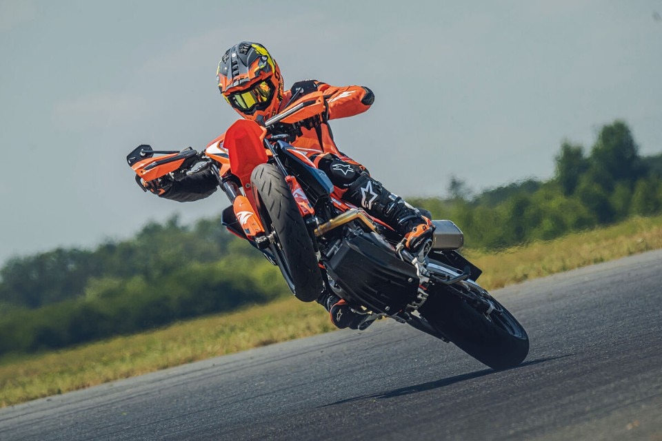 La KTM 690 SMC R 2024 adesso a interessi zero