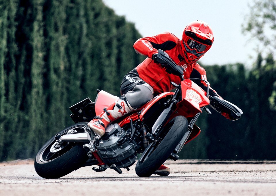 "Mettila di traverso", la nuova promozione GASGAS SM 700