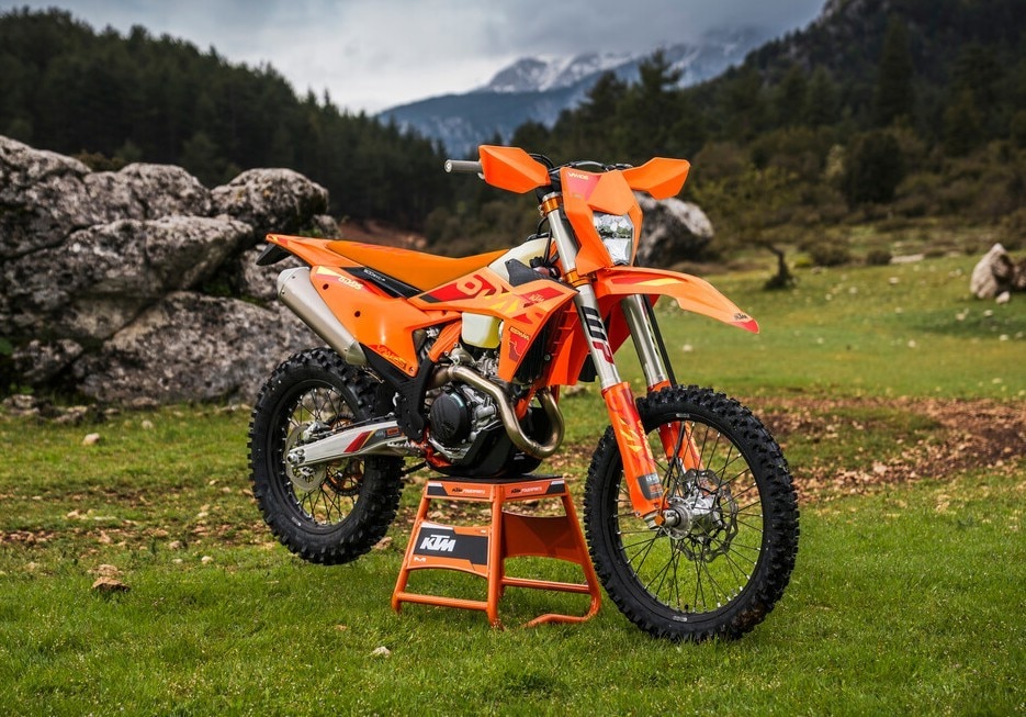 KTM presenta la nuova gamma EXC Six Days 2025 KTM presenta la nuova gamma EXC Six Days 2025