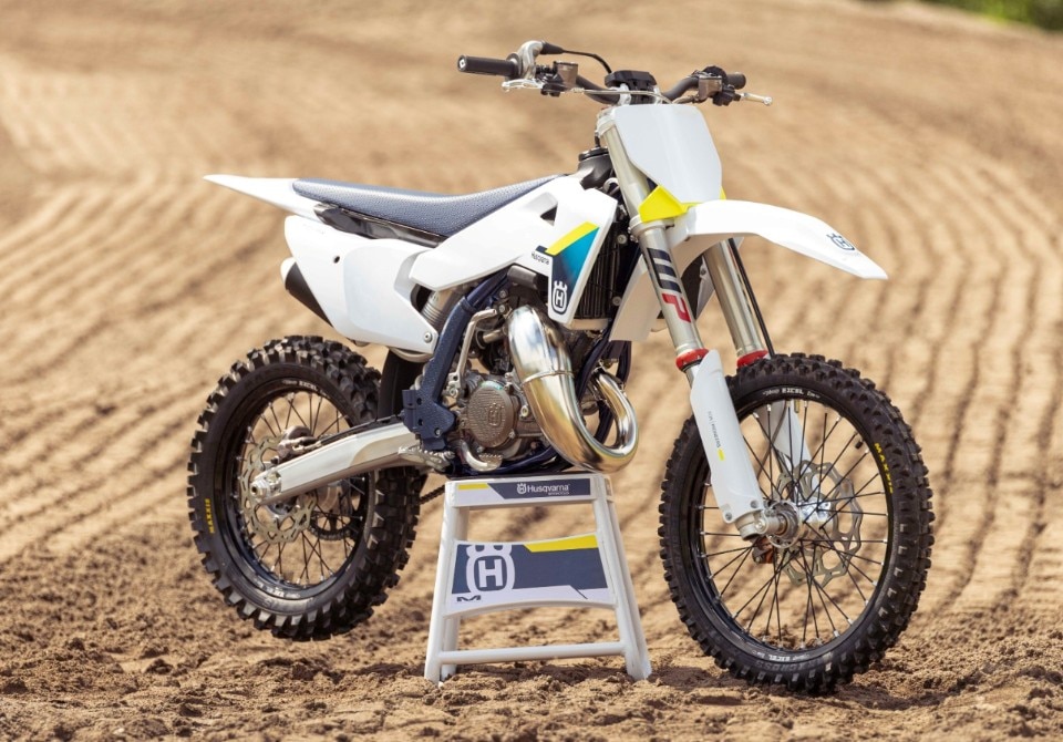 Husqvarna presenta la nuova TC 85 2025 Husqvarna presenta la nuova TC 85 2025