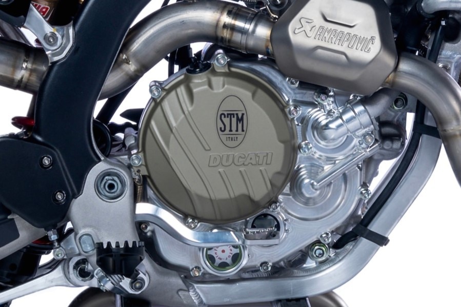 Ducati MX450 Desmo: tutto quello che avreste voluto sapere... (VIDEO)