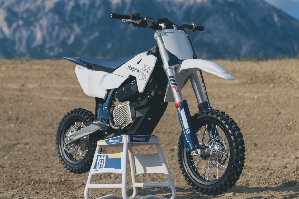 Husqvarna presenta la nuova EE 5 2025 con raffreddamento a liquido Husqvarna presenta la nuova EE 5 2025 con raffreddamento a liquido