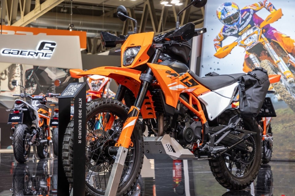 Duke 390 enduro top