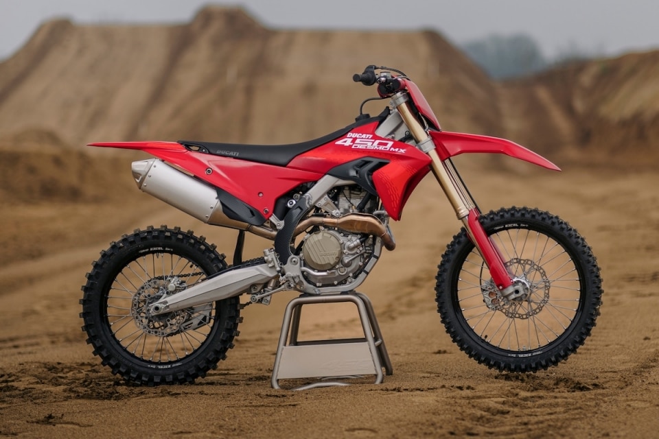 La Desmo450 MX arriva nei concessionari europei